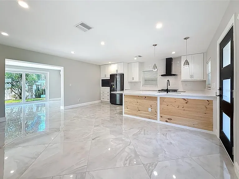 4291 Neptune Dr SE — Photo 3