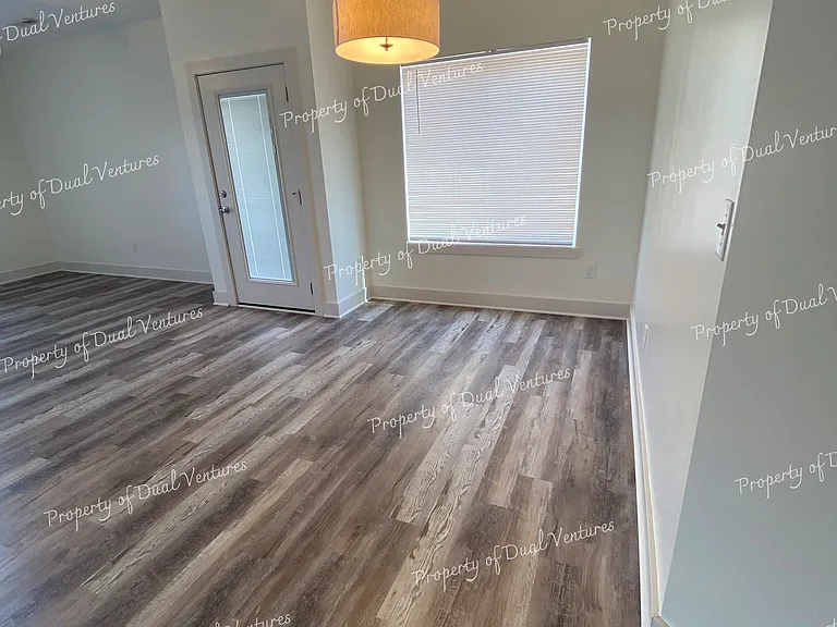 8145 E 34th Ct S — Photo 4