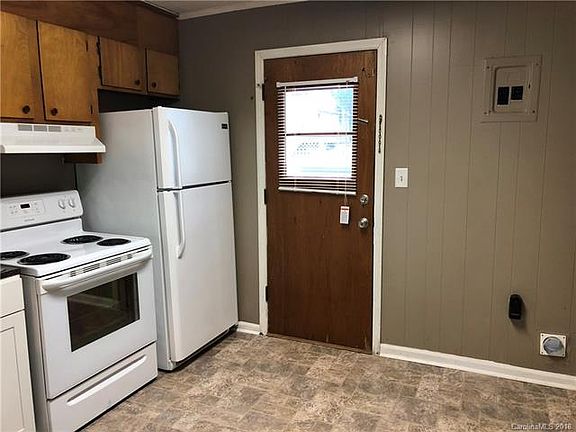 3rd image of 2324 Woodbridge Dr #A