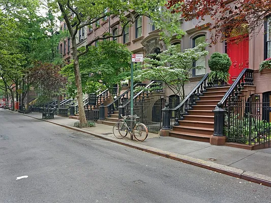 Sold by Sotheby's International Realty | media 17