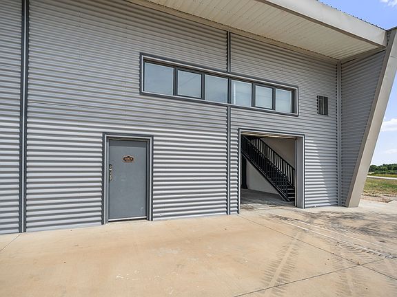 4th image of 306 Fast Ln #1
