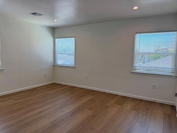 3rd image of 5952 Cloverly Ave #1/4