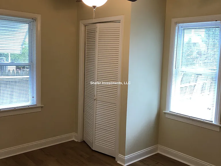 Another view of the bathroom