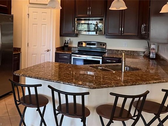 4th image of 23611 Alamanda Dr Unit 202