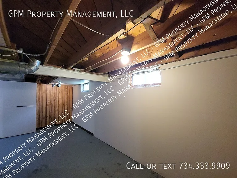 2745 Margaret St — Photo 13