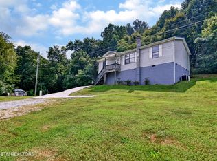 3143 Blue Springs Rd, Strawberry Plains, TN 37871