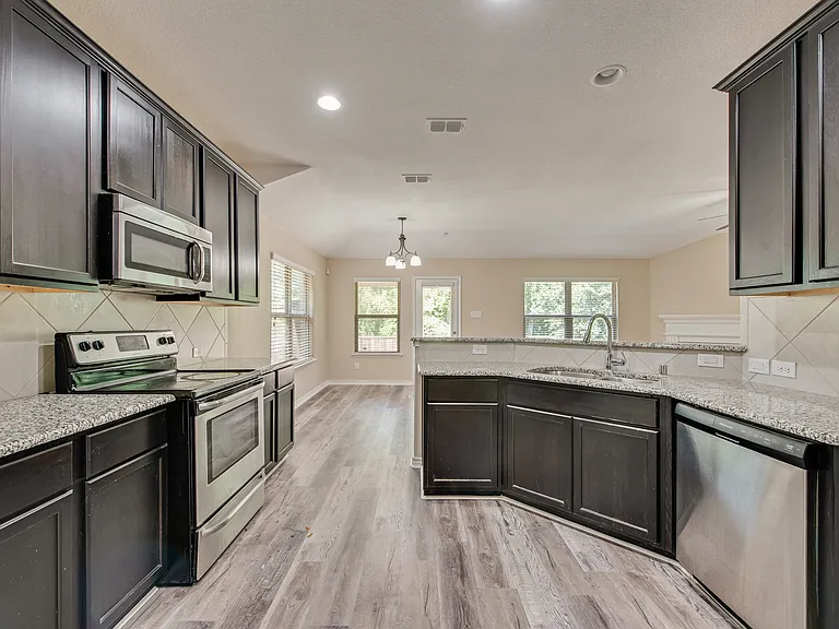 1900 Abby Creek Dr — Photo 5