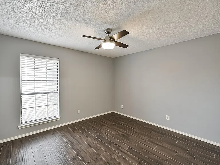 2306 Lovell Ct — Photo 24