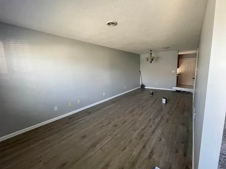 162 Jennifer Ct — Photo 1
