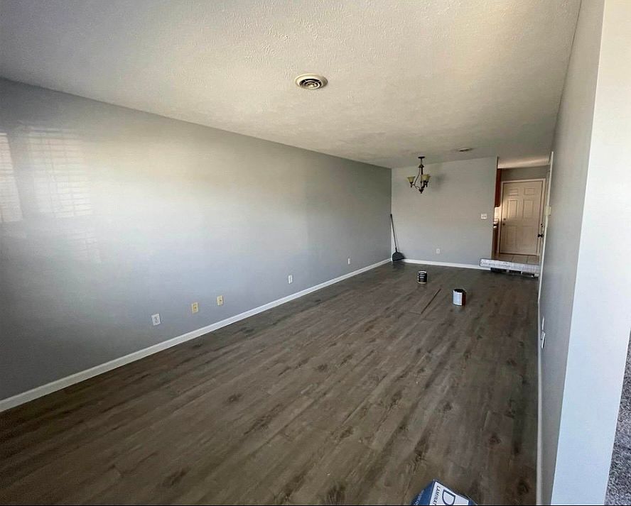 1st image of 162 Jennifer Ct