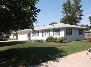 736 Tuttle St, Manhattan, KS 66502