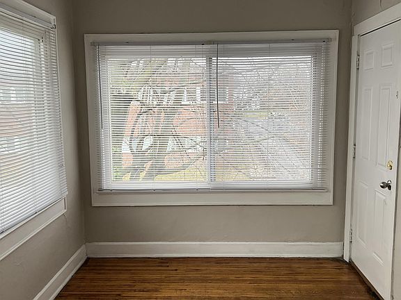 3rd image of 2827 N Kenwood Ave APT 3