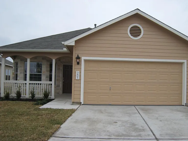 3805 Bronco Bend Loop — Photo 1