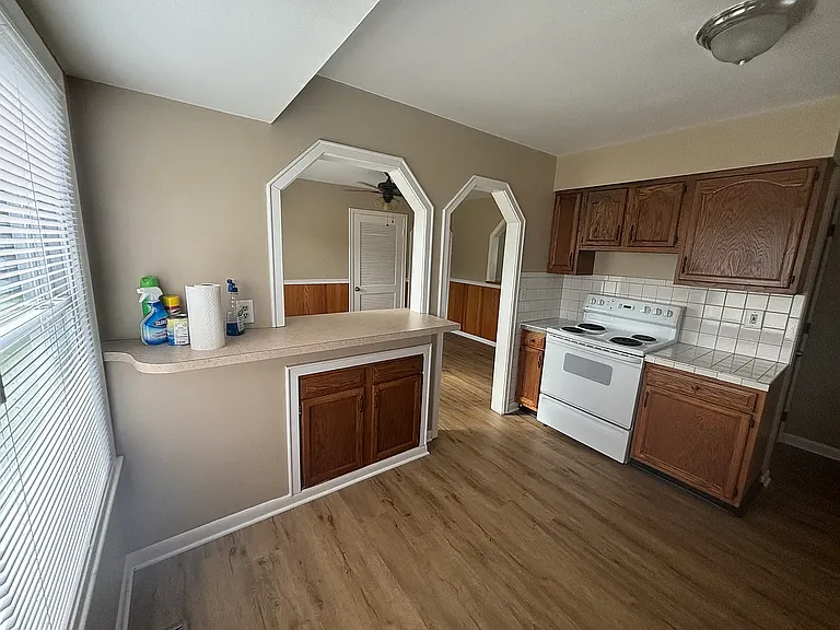 1807 Ashmoor Ln — Photo 12