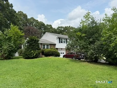 2 bed, 1.0 bath, 1050 sqft, $2,000 — Photo 2