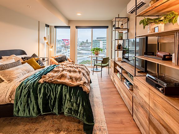 2nd image of 408 Aurora Ave N #405