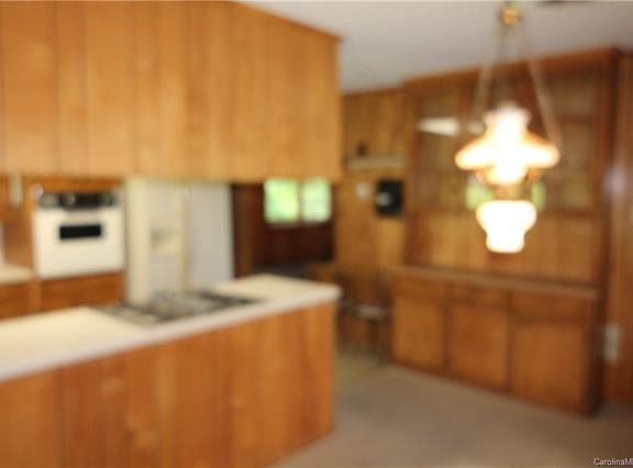 5th image of 735 Waverly Pl