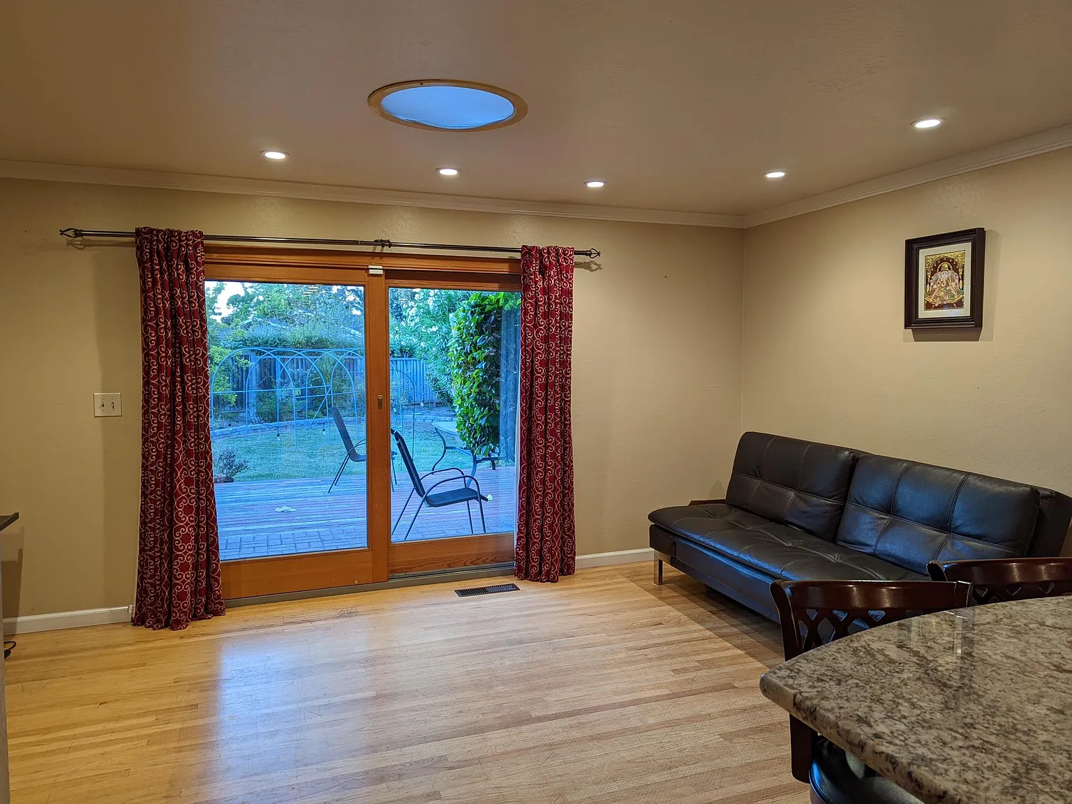 4 bed, 2066 sqft, $6,950 — Photo 4