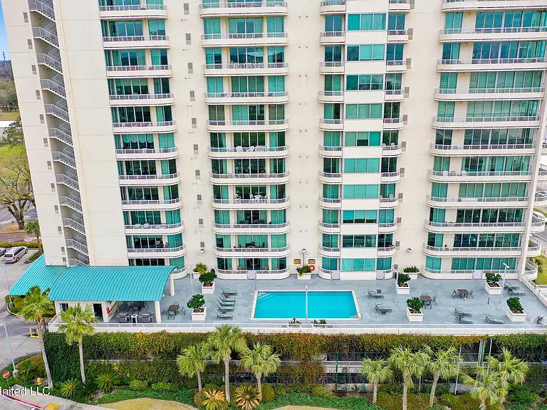 2060 Beach Blvd #707 — Photo 28