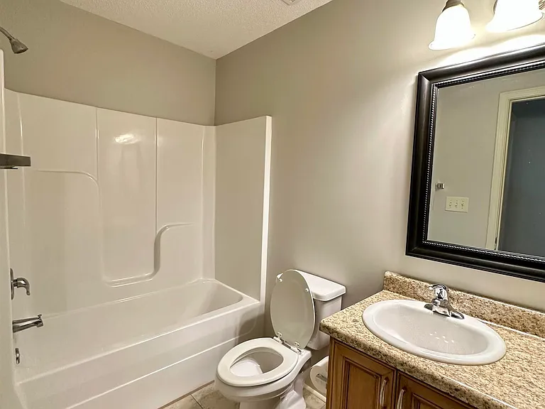523 Grand Ave — Photo 3