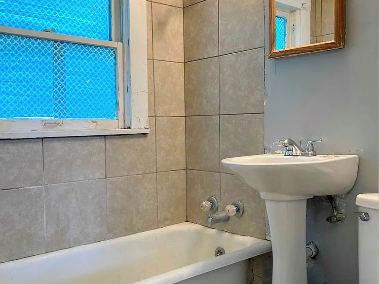 112 N Plum St. — Photo 8