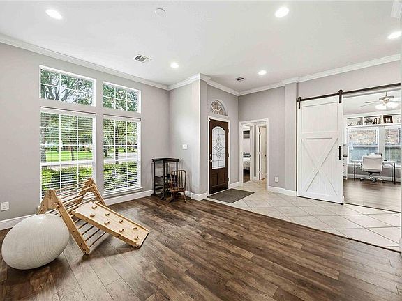 5th image of 327 Silver Creek Cir