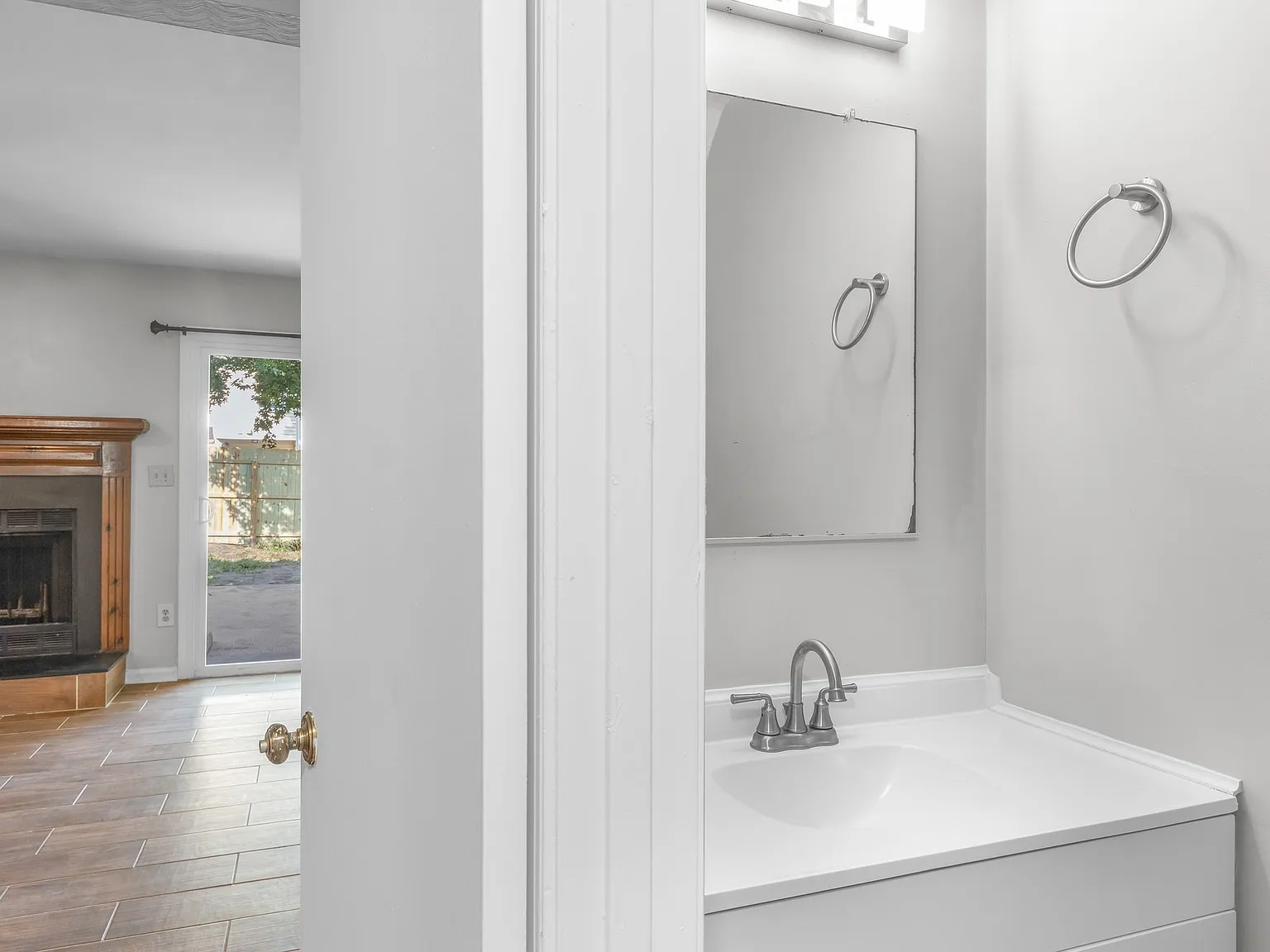 3 bed, 2.5 bath, 1498 sqft, $2,100 — Photo 4