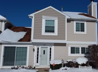 683 Le Parc Cir, Buffalo Grove, IL 60089