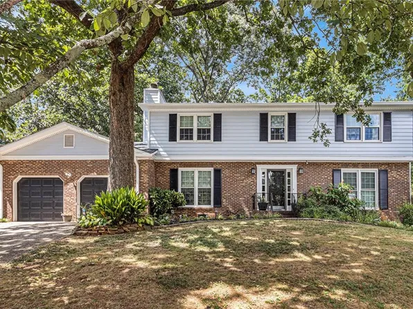 4438 Woodland Forest Dr, Stone Mountain, GA 30083