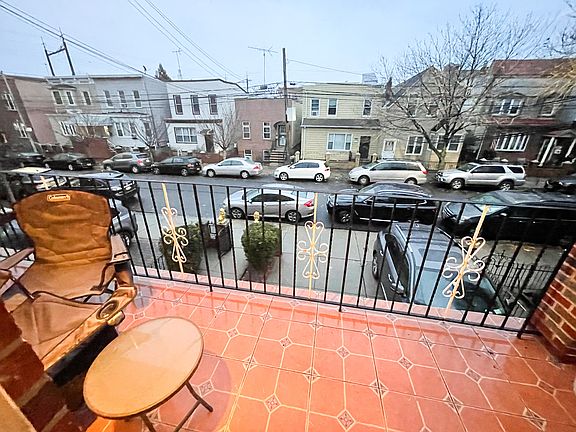 4th image of 2358 37th St #2