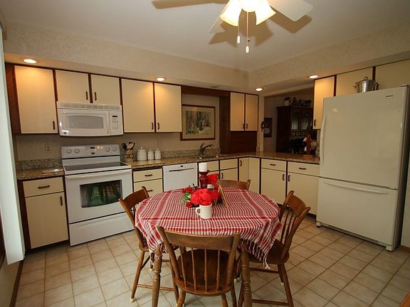 5th image of 5901 Churchview Dr #V