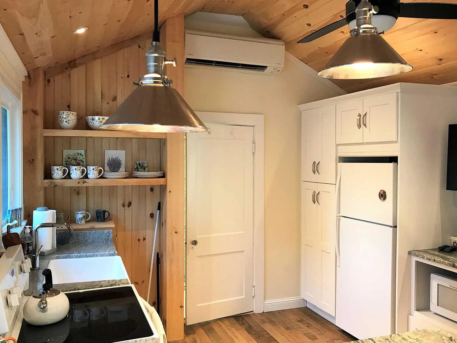 Studio, 600 sqft, $2,100 — Photo 4