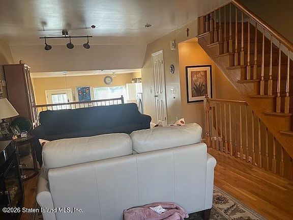 5th image of 142 Alex Cir