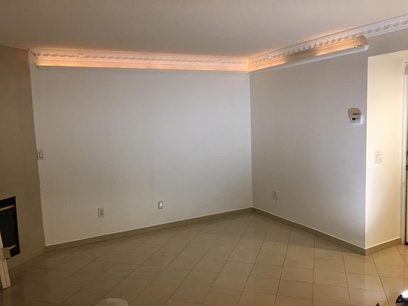 2nd image of 2548 Avenida Del Vis