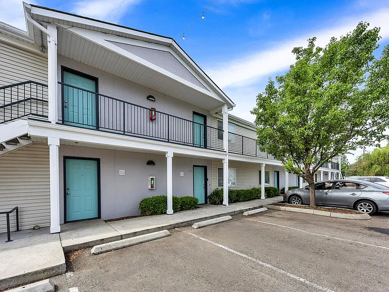 Selkirk Apartments — Photo 3