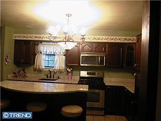 2nd image of 501 Emerson St