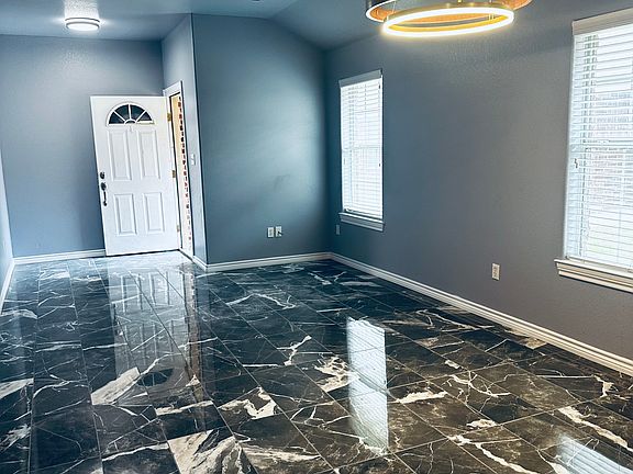 3rd image of 113 N Dixie St #113