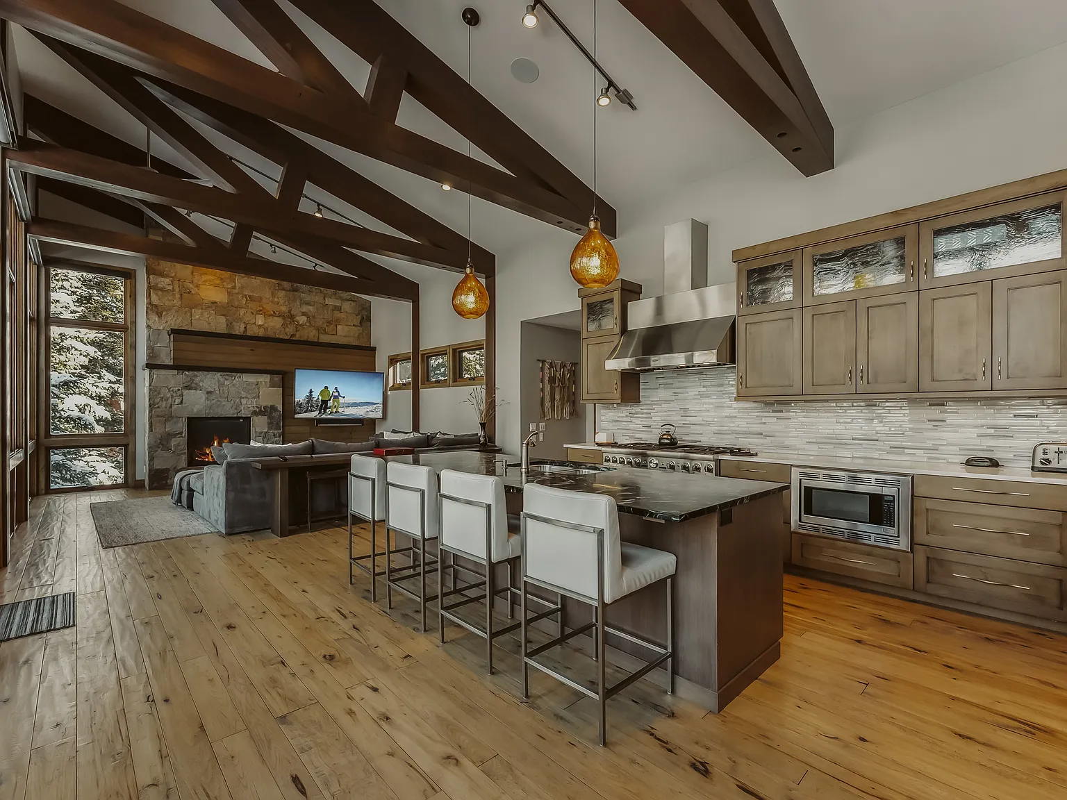 5 bed, 4.5 bath, 4138 sqft, $36,000 — Photo 4