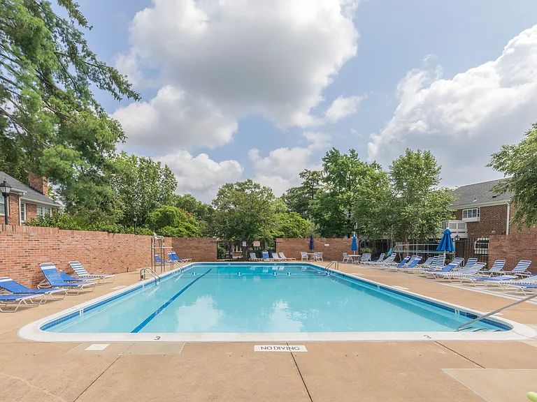 2526 S Arlington Mill Dr — Photo 23