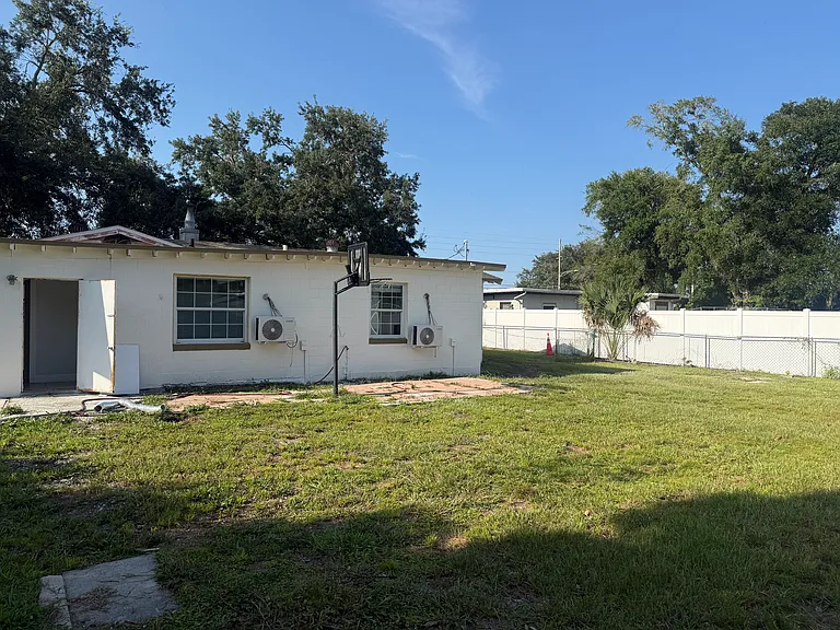 3712 Columbia St — Photo 4