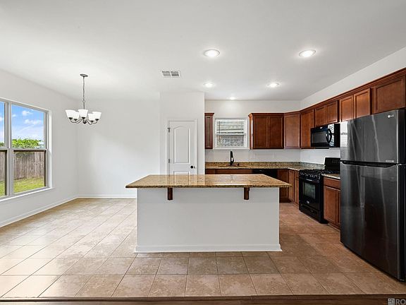 5th image of 1932 Meadow Oak Dr