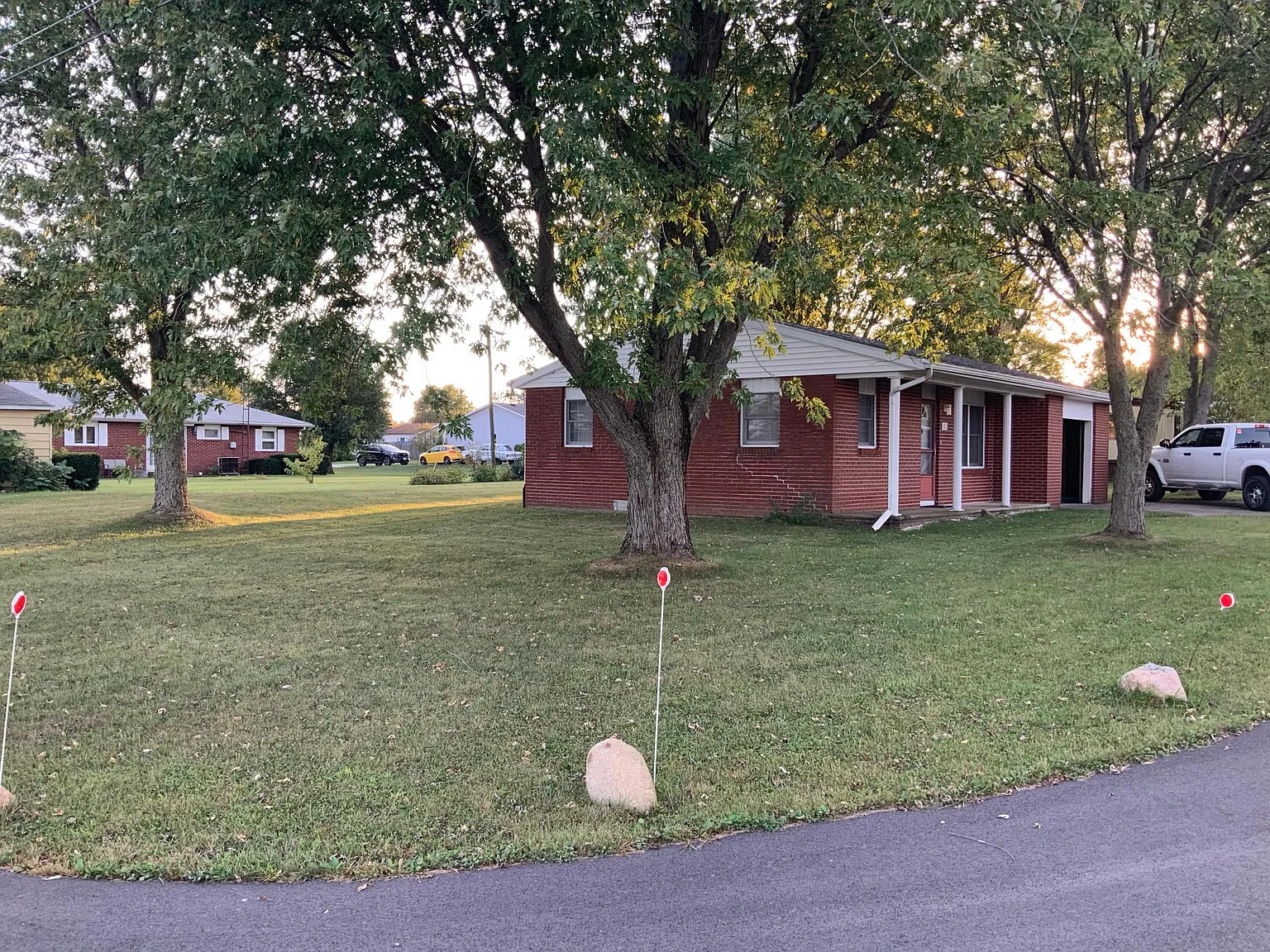 204 Karen St — Photo 2