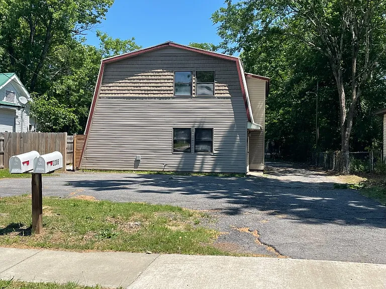 220 Locust Ave #A — Photo 11