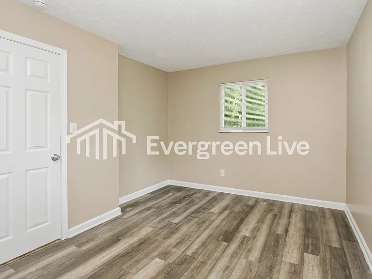 3433 Caroline Ave — Photo 8