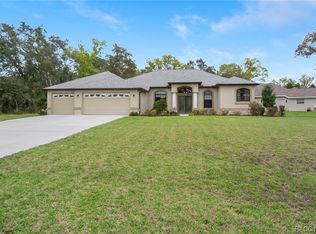 2 Village Center Cir, Homosassa, FL 34446