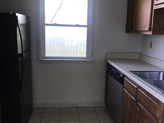 4th image of 9518 Grove Ave Unit A