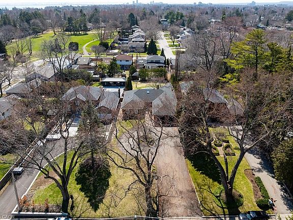 5th image of 258 Shoreacres Rd
