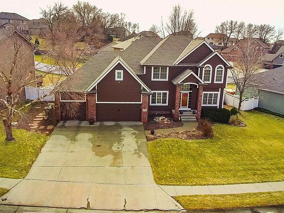 3rd image of 9917 Brentwood Dr