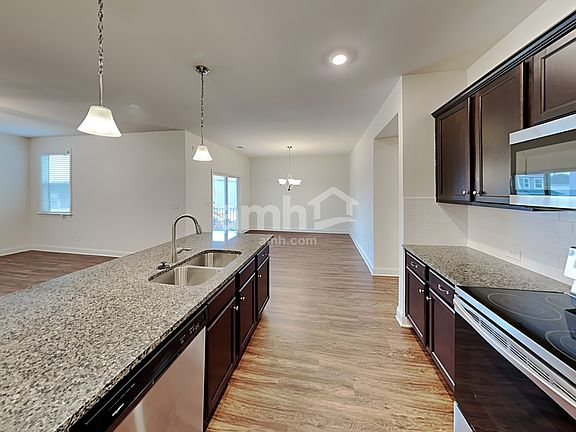 3rd image of 7076 Creeksong Dr