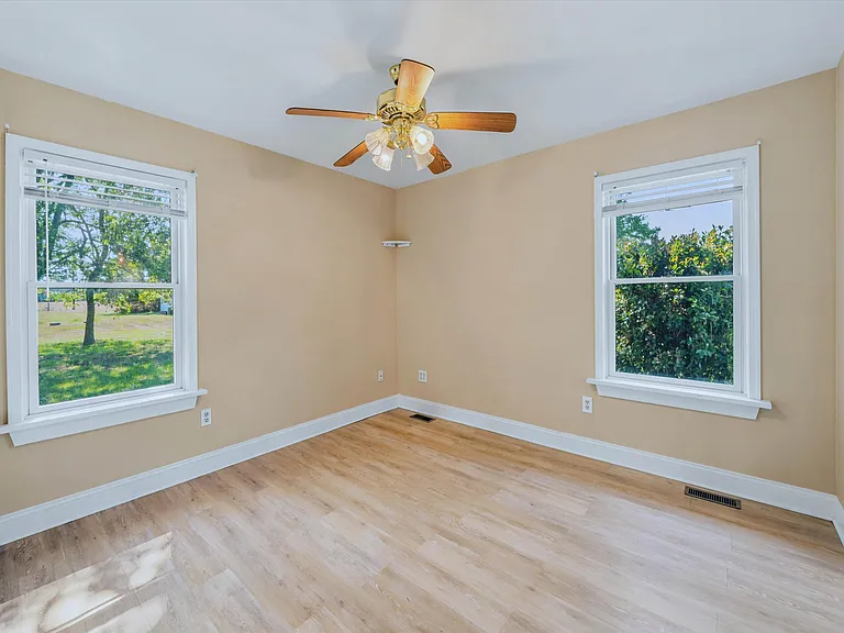 5 Comet Ct — Photo 16